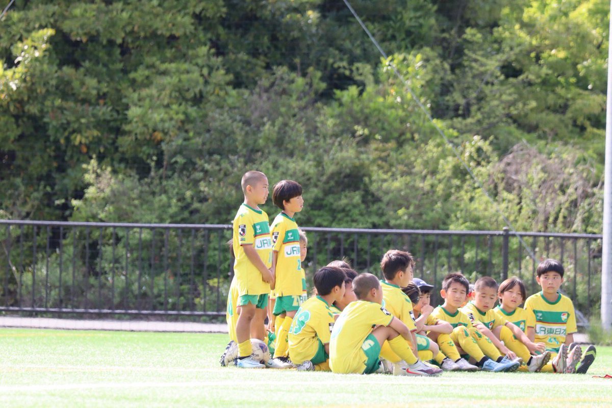 jefcoracaoU12's tweet photo. TM U-9

vs レジスタFC

試合前の準備から
成長が見えてきている👏

自分の荷物を
しっかり整理できるように
なってきた選手たち✨

自分のことができるようになると
自然と仲間のサポートにも目が向く👀

それを行動に移し
言葉で伝えてあげることが
最高のプレーにつながっていく。 https://t.co/TrvtdJUTqG