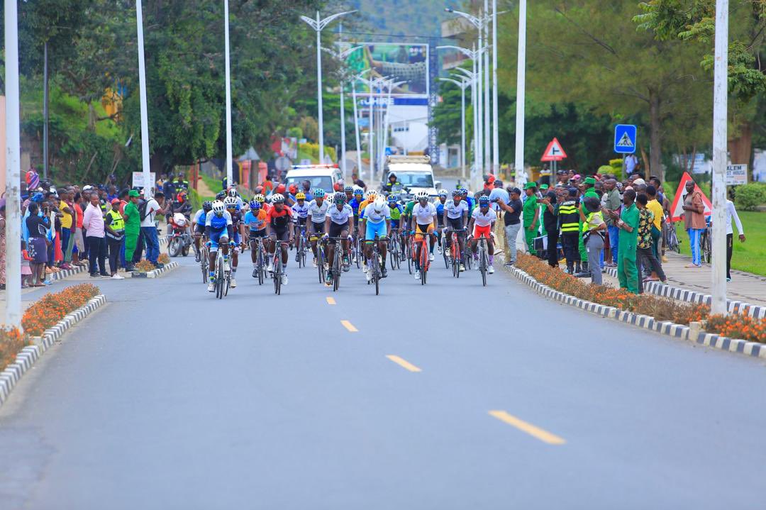AMadjid46's tweet photo. A heartfelt thank you to all the incredible youth volunteers who supported the cycling race from Karongi to Rusizi 🚴‍♂️👏 Your energy, dedication, and teamwork made this journey a success. You are true champions of community spirit! @cyclingrwanda @Rwandapolice https://t.co/wLqHsIDI8p