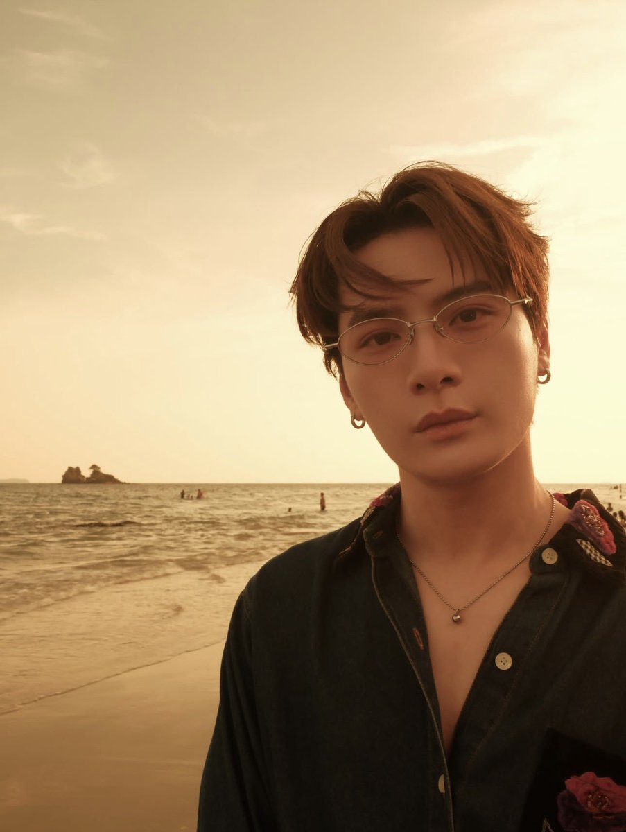 matchaperaya's tweet photo. GUE PENGEN PAHAM PERSPEKTIF SINGTO, motoin kit selalu bagus gini ini tuh keliatan banget jatuh cinta nya, ini tuh keliatan banget seni cinta nya. bayangin dicintai segininya! 🫪 singto i love you and your bf 🫪🩷💚 https://t.co/qxvaiwaMRK