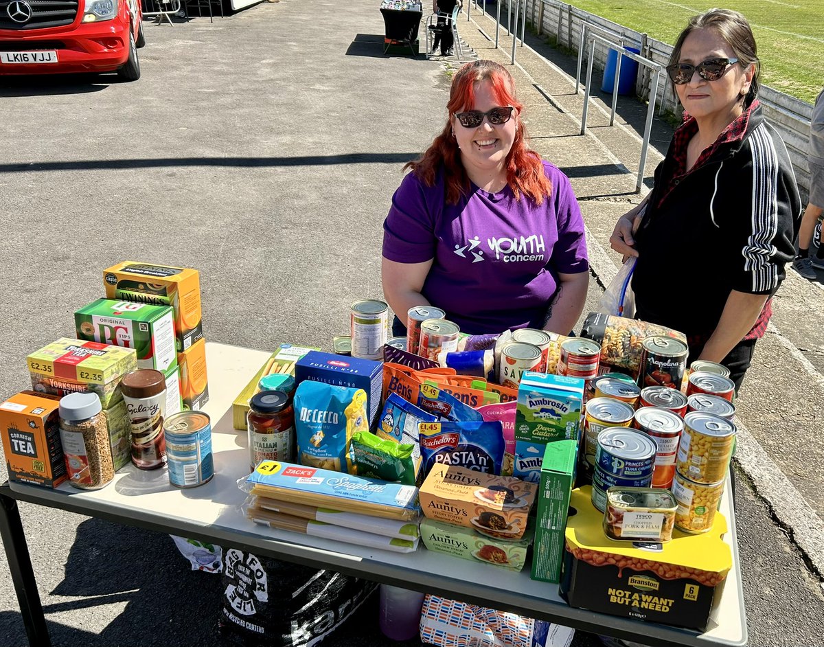 LectorExLibri's tweet image. The @AylesburyUtdFC #CommunityDay in full swing! @21DucksTrust @HertfordTownFC #charity @NonLeagueCrowd #football