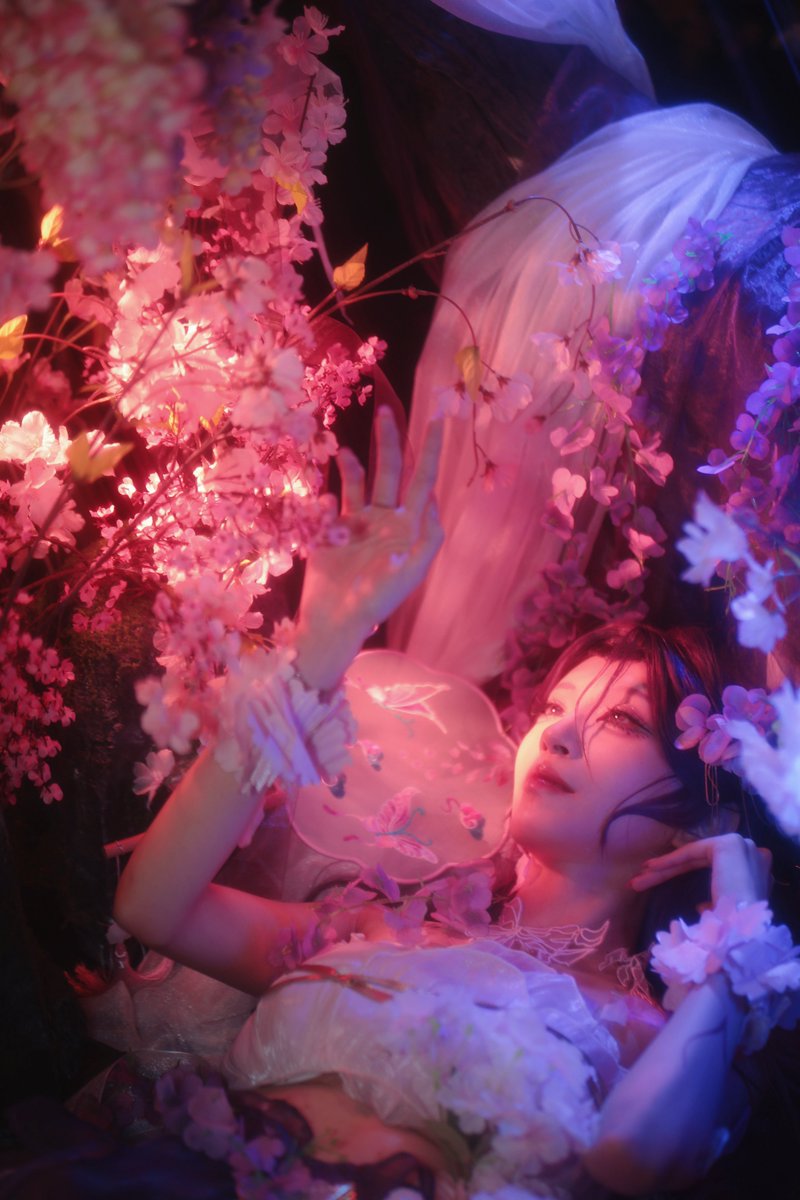cosplay 無期迷途
❁ 花が咲き乱れる ❁