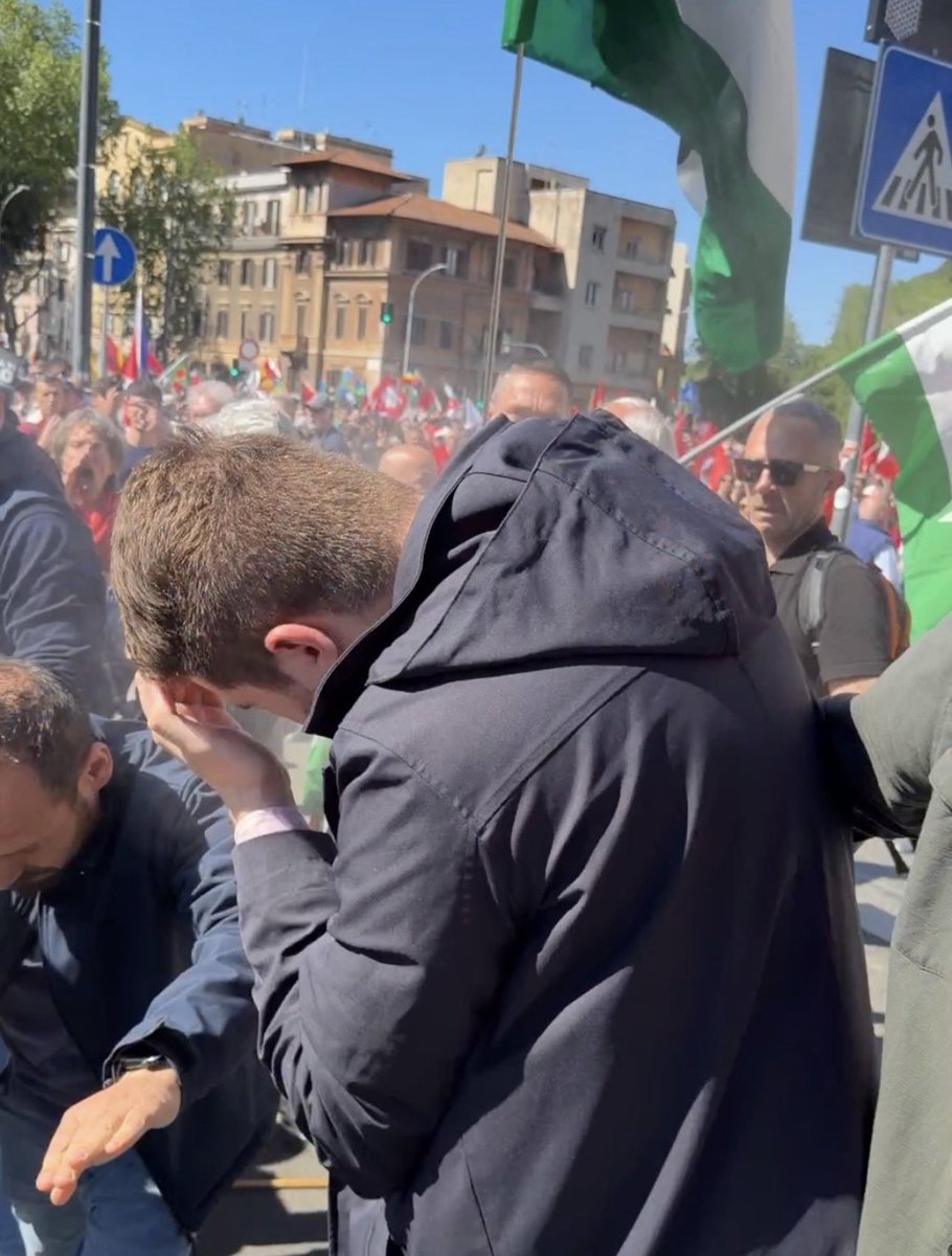 Sandro Gozi tweet media