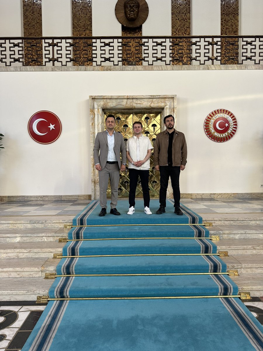eyupucar0807's tweet photo. Kamu Teşkilatları Sendikası Genel Başkanı Sayın Erkan Göçmen ziyaretimize geldi. Gazi Meclisimizde kendilerini ağırlayarak verimli istişarelerde bulunduk. Nazik ziyaretleri için teşekkür ediyor, çalışmalarında başarılar diliyorum. 🇹🇷
@erkan_gocmen_ 
@Kamu_TS https://t.co/iMCBVWN897