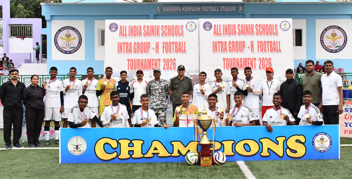 sskg07_official's tweet image. Sainik School Kodagu defends its Overall Championship title for the 2nd year at the South Zone Football Tournament.

High-stakes 3-2 victory vs SS Kazakootam. Dominance in U-15 Boys, U-17 Girls &amp;amp; U-17 Boys. 🏆

#SSKodagu #SainikSchool #Champions