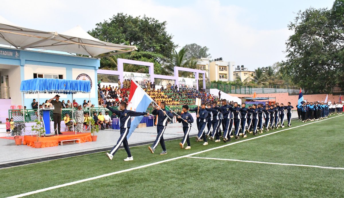 sskg07_official's tweet image. Sainik School Kodagu defends its Overall Championship title for the 2nd year at the South Zone Football Tournament.

High-stakes 3-2 victory vs SS Kazakootam. Dominance in U-15 Boys, U-17 Girls &amp;amp; U-17 Boys. 🏆

#SSKodagu #SainikSchool #Champions