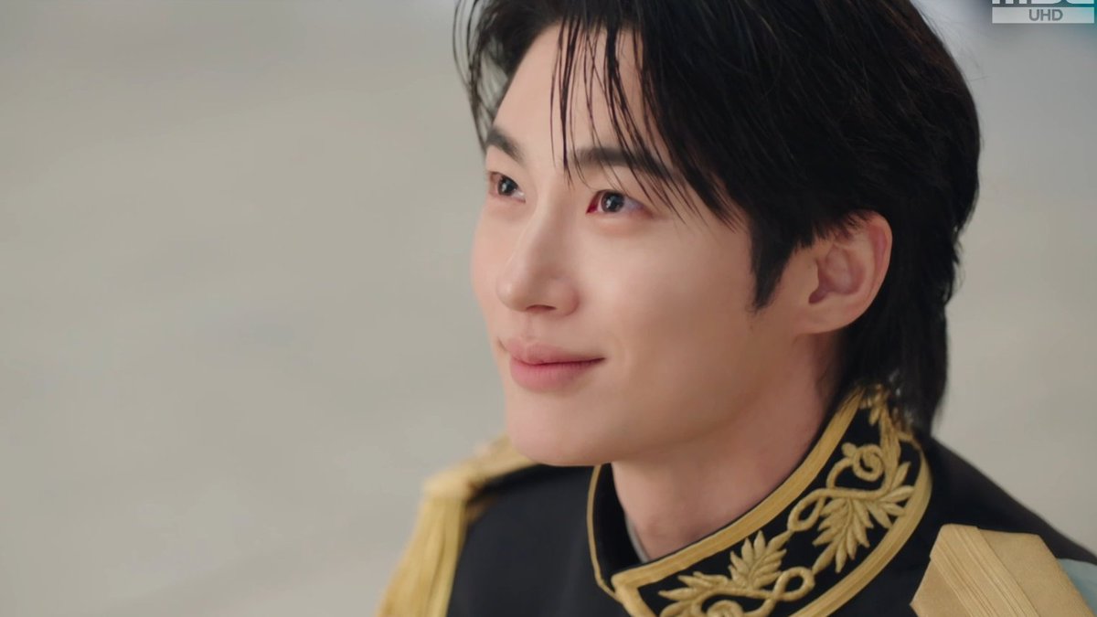 byeonwoonist's tweet photo. DAMN HE REALLY LOOKS THIS FINE WHILE PROPOSING HELP 😭
#PerfectCrown #PerfectCrownEp6 https://t.co/gyQgvar46Y