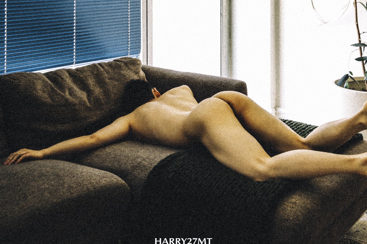 harry27mt's tweet photo. 同样的动作在不同的地方 https://t.co/XOzjGZlB1s