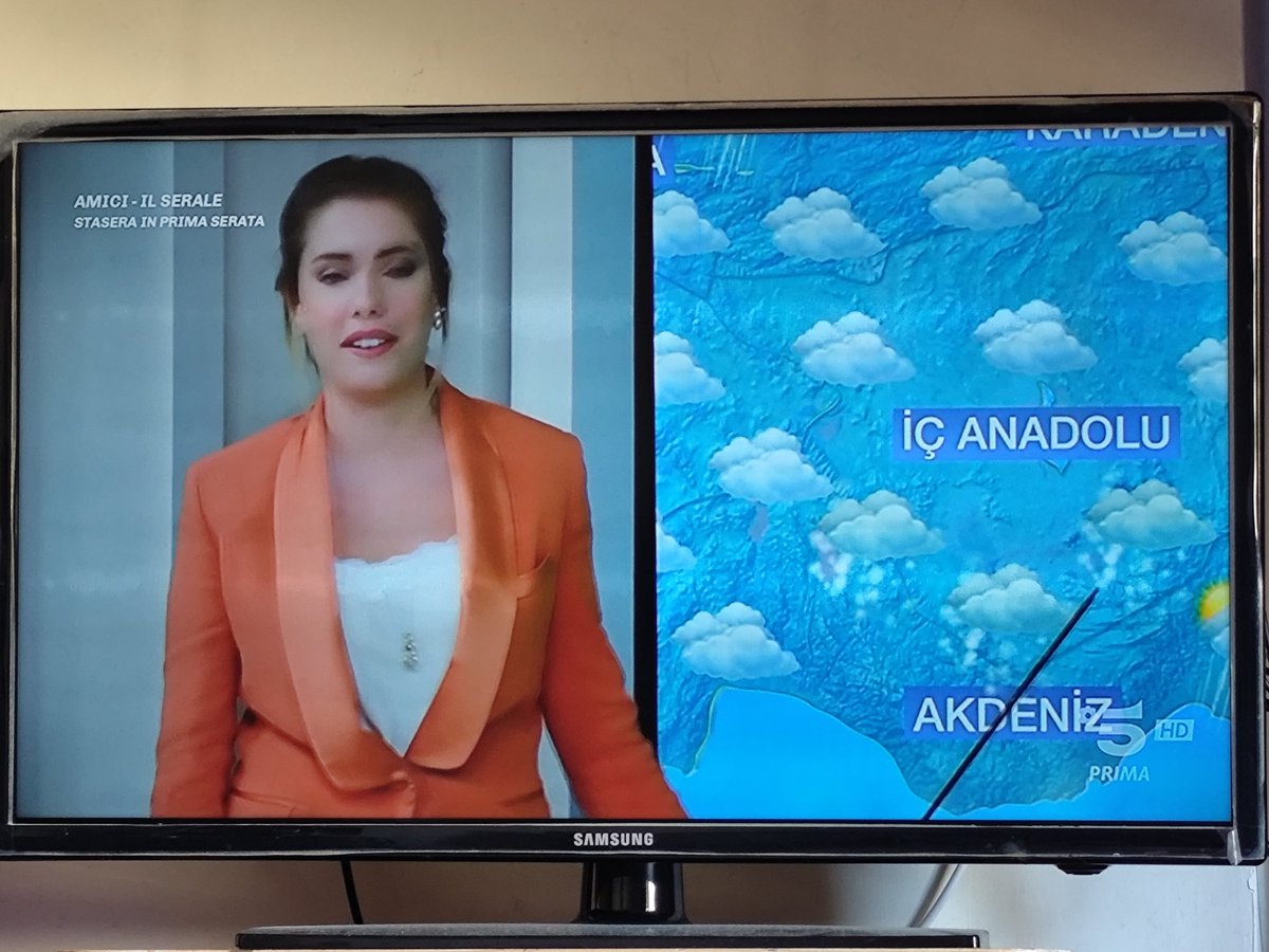 Nate_8816's tweet image. Questo bollettino meteo è tra le più esilaranti

Sole, pioggia, vento, tsunami, terremoto e uragani.

Con la tizia che sta per avere un esaurimento nervoso dalla condizione 🤣🤣🤣🤣

Comunque la scena non è finita. İl restante lo vedremo domani
#forbiddenfruit