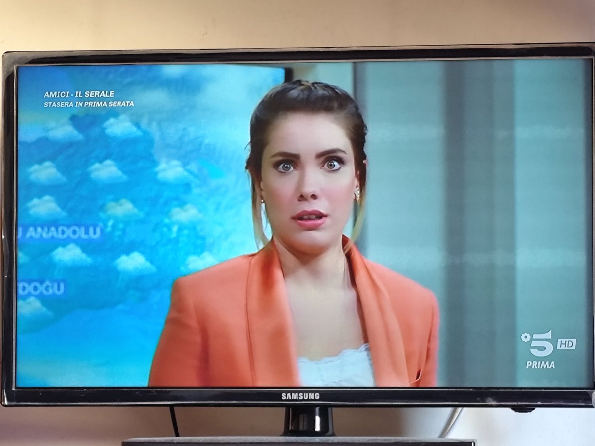 Nate_8816's tweet image. Questo bollettino meteo è tra le più esilaranti

Sole, pioggia, vento, tsunami, terremoto e uragani.

Con la tizia che sta per avere un esaurimento nervoso dalla condizione 🤣🤣🤣🤣

Comunque la scena non è finita. İl restante lo vedremo domani
#forbiddenfruit