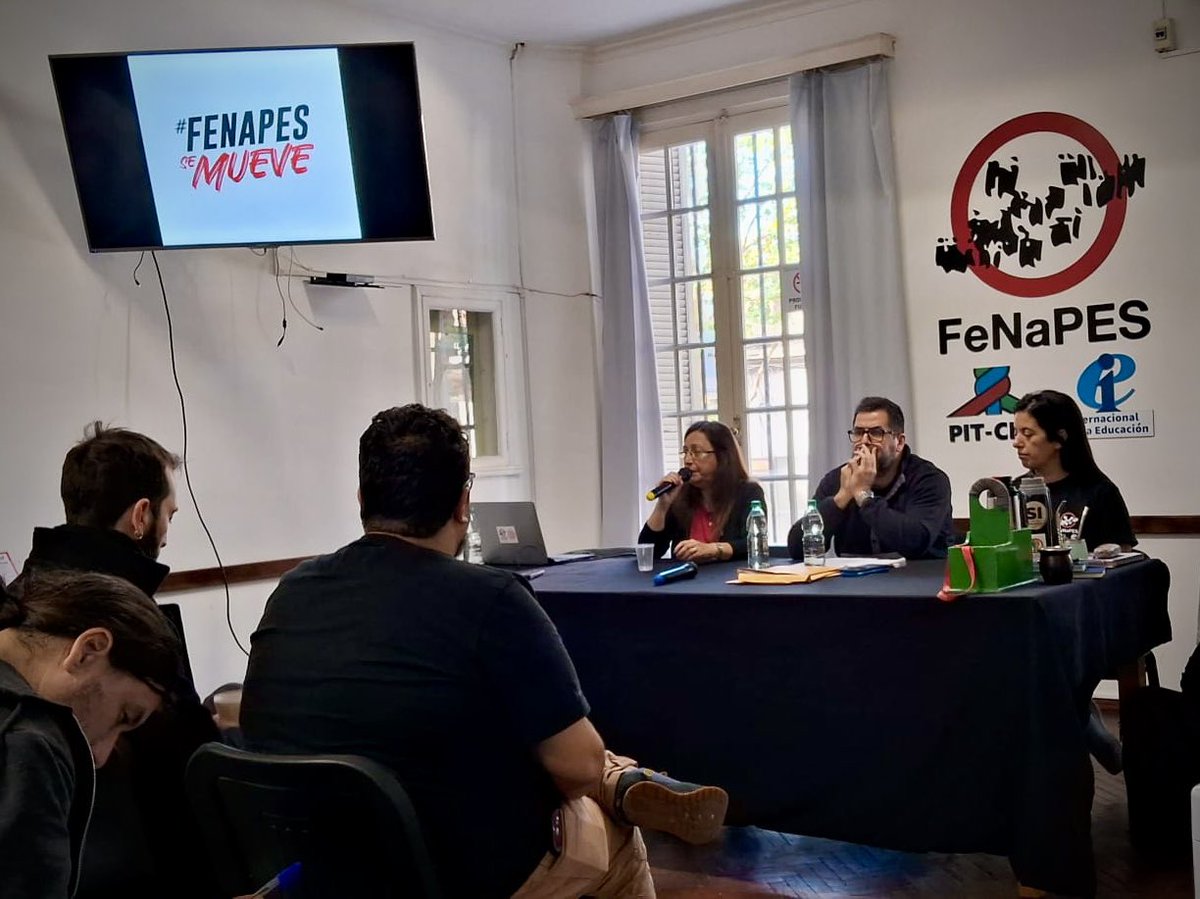 FenapesUruguay's tweet photo. AHORA  
Encuentro Nacional de Autoconstrucción.

📢 Compañeras y compañeros de todo el país trabajamos en tres dimensiones de la federación: Comunicación, finanzas, organización.

#FenapesSeMueve https://t.co/UNVMtIVj7N