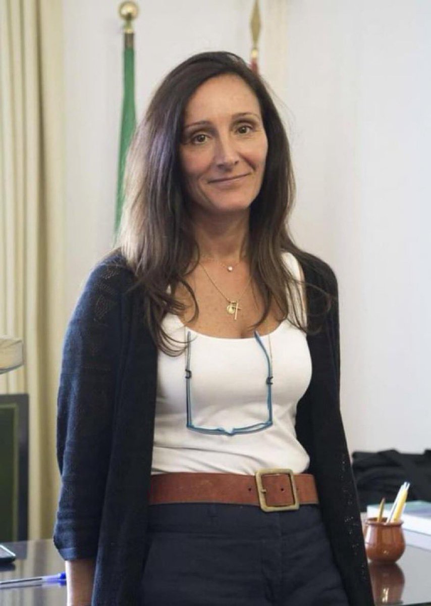 Junto con esta que dejó prescribir un montón de asuntos. Todavía ejerce de juez? Impresentable