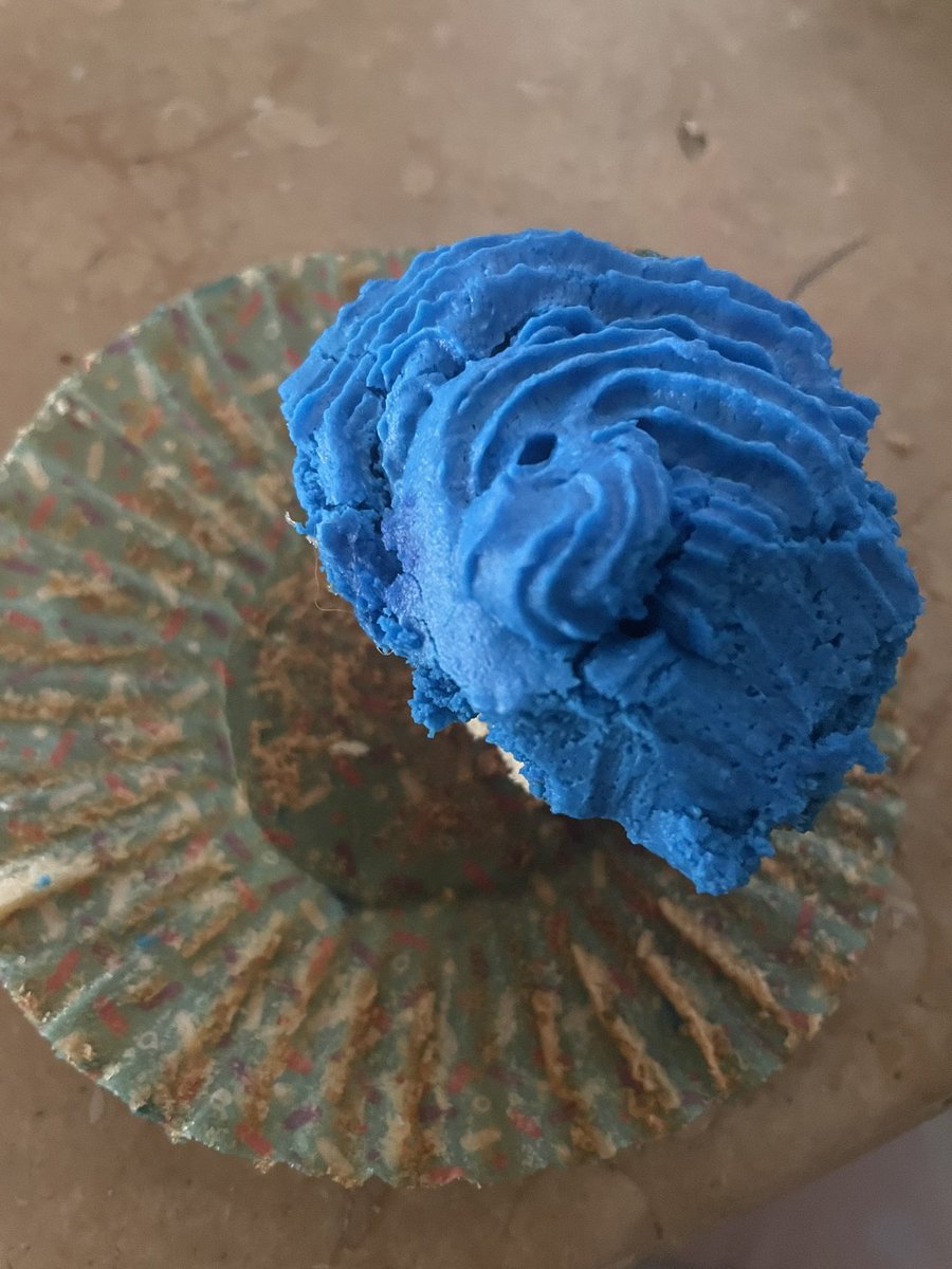 StilzaEishia_'s tweet image. Why is it so #blue