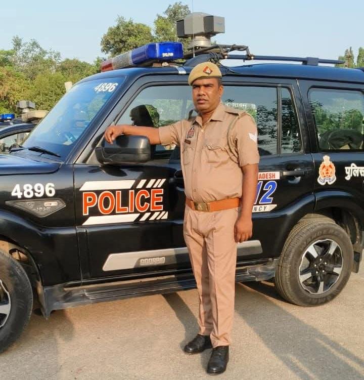 IacHead's tweet image. प्रयागराज : हेड कांस्टेबल अमरनाथ यादव का शव मिला

➡रेलवे ट्रैक के किनारे शव मिलने से हड़कंप
➡हत्या कर शव को फेंके जाने की है आशंका
➡गाजीपुर के रहने वाले थे अमरनाथ यादव
➡हंडिया थाना क्षेत्र के कुसारी गांव की घटना

#Prayagraj #Crime #UttarPradesh @prayagraj_pol