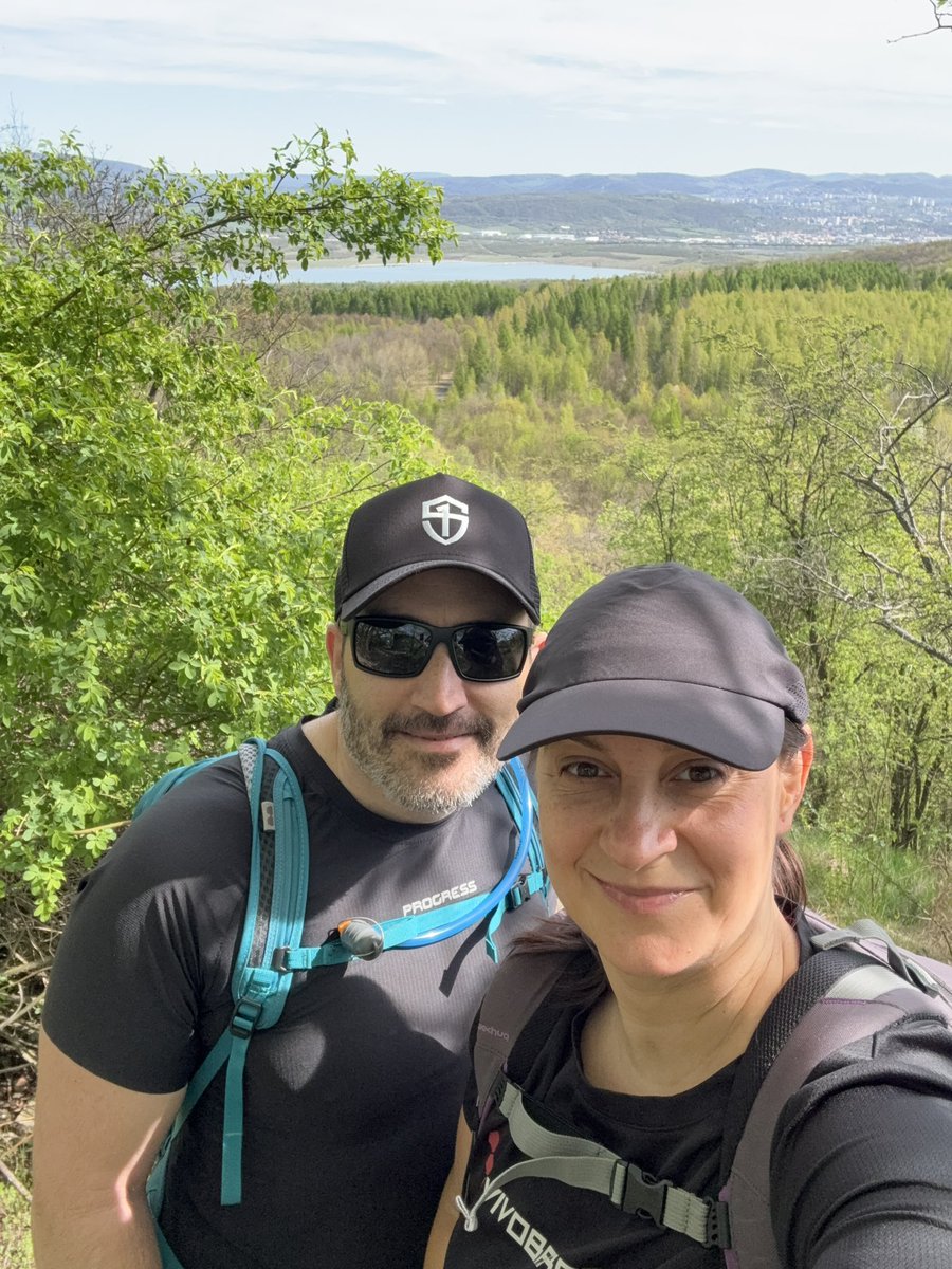 danhampl's tweet photo. @PetrJilg Naprostý souhlas 🌞🤗 (dnes 👫🏻🥾🎒 Ústí nad Labem - jezero Milada 🌊 a kopec Jedovina ⛰️). https://t.co/rJvZlmCJxU