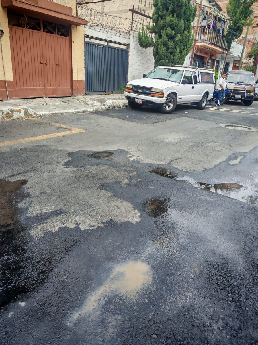 JeaninneValrosa's tweet image. En noche buena en #Navidad #cuajimalpa @cuajimalpa_gob desde hace unos días hay fuga de agua potable, se han hecho los reportes pero no se ha obtenido respuesta de autoridades. Se están desperdiciando grandes cantidades de agua @CuajnoticiaCDMX @DenunCuajimalpa @carlosorvananos