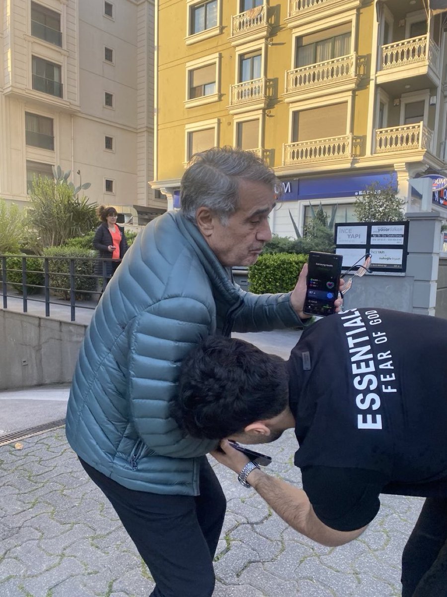 mali_jk19's tweet photo. Hocam samsung healtten sağlığına bile dikkat ediyo idol adam https://t.co/lbTR9rUFZm