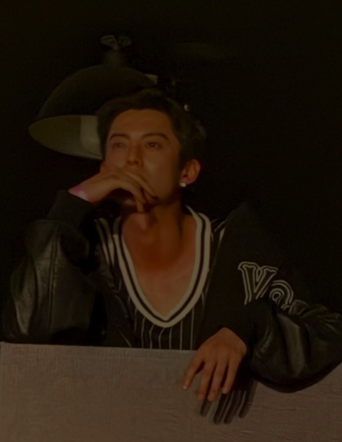 Adriana80791695's tweet photo. #DylanWang today at #WangQiMing (WatchMe) 's concert in Hangzhou... have fun, DiDi!!!💜💜💜
#WangHeDi will fly to Beijjng ( tmr, probably) for #LightToTheNight premiere... https://t.co/jyckudOjal