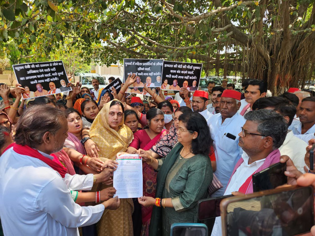 Samajwadi Party tweet media