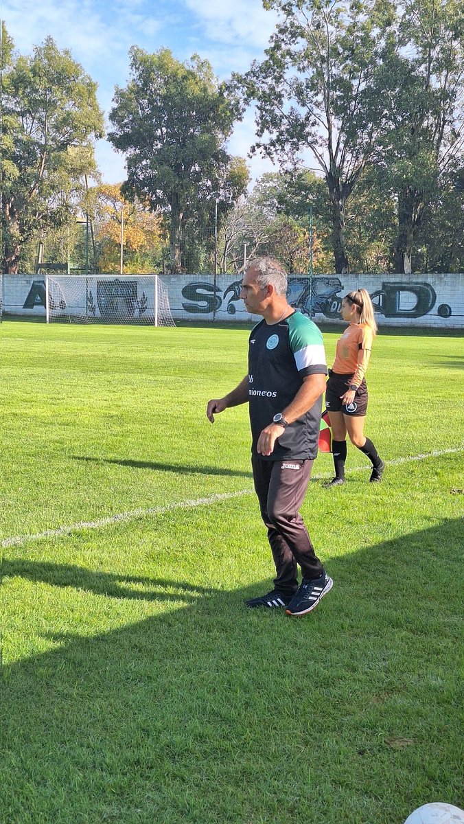 casdcamioneros's tweet image. ⚽#Fútbol #Juveniles #AFA |4ta 

🗓️ Fecha 2| 

⏱️ Final del primer tiempo

📍Predio Camioneros 

✍️:Camioneros vence 1-0 a Villa San Carlos por la cuarta división.

🟩⬜🟩#Camioneros 1
🟦⬜️🟦#VillaSanCarlos 0

🔗 clubcamioneros.com.ar 

🎤🎬📲 Prensa de Camioneros