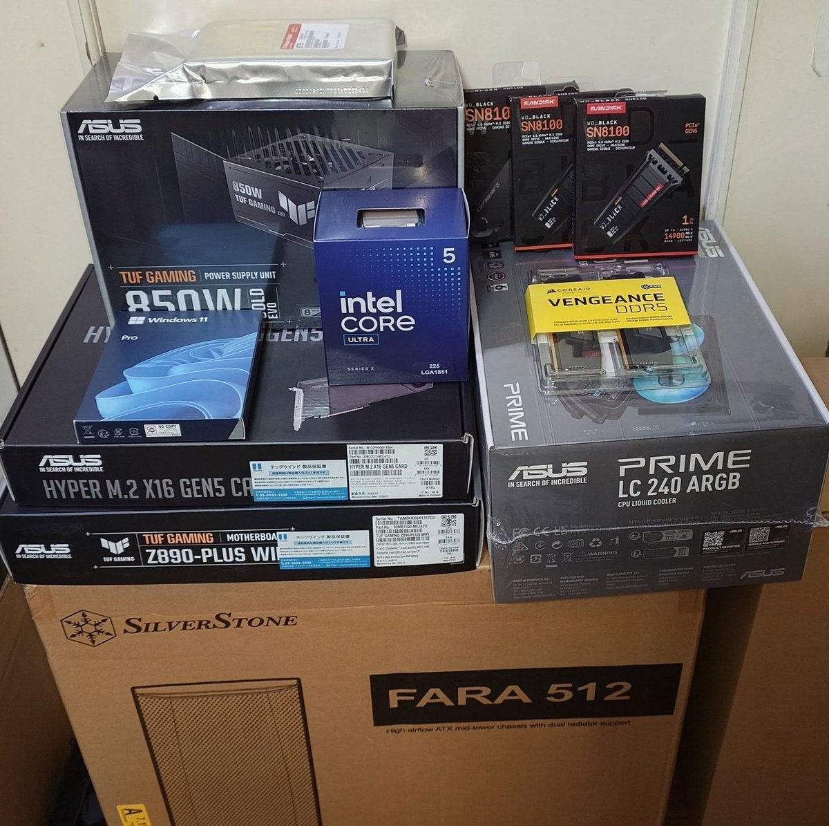 taktwt's tweet image. 自分用じゃなくって納品案件だけど約90万円のPC組みます。
PCI-E Gen5 のSSDが合計9TB載るんでしょうがないけどGPU無しでこれはヤバい。
モニターもキーボードもマウス、HDDから引き継ぐので完全新規だと100万円超えになっちゃう。
いずれ自分のPC更新する時の事を考えると頭が痛い⋯
#自作PC