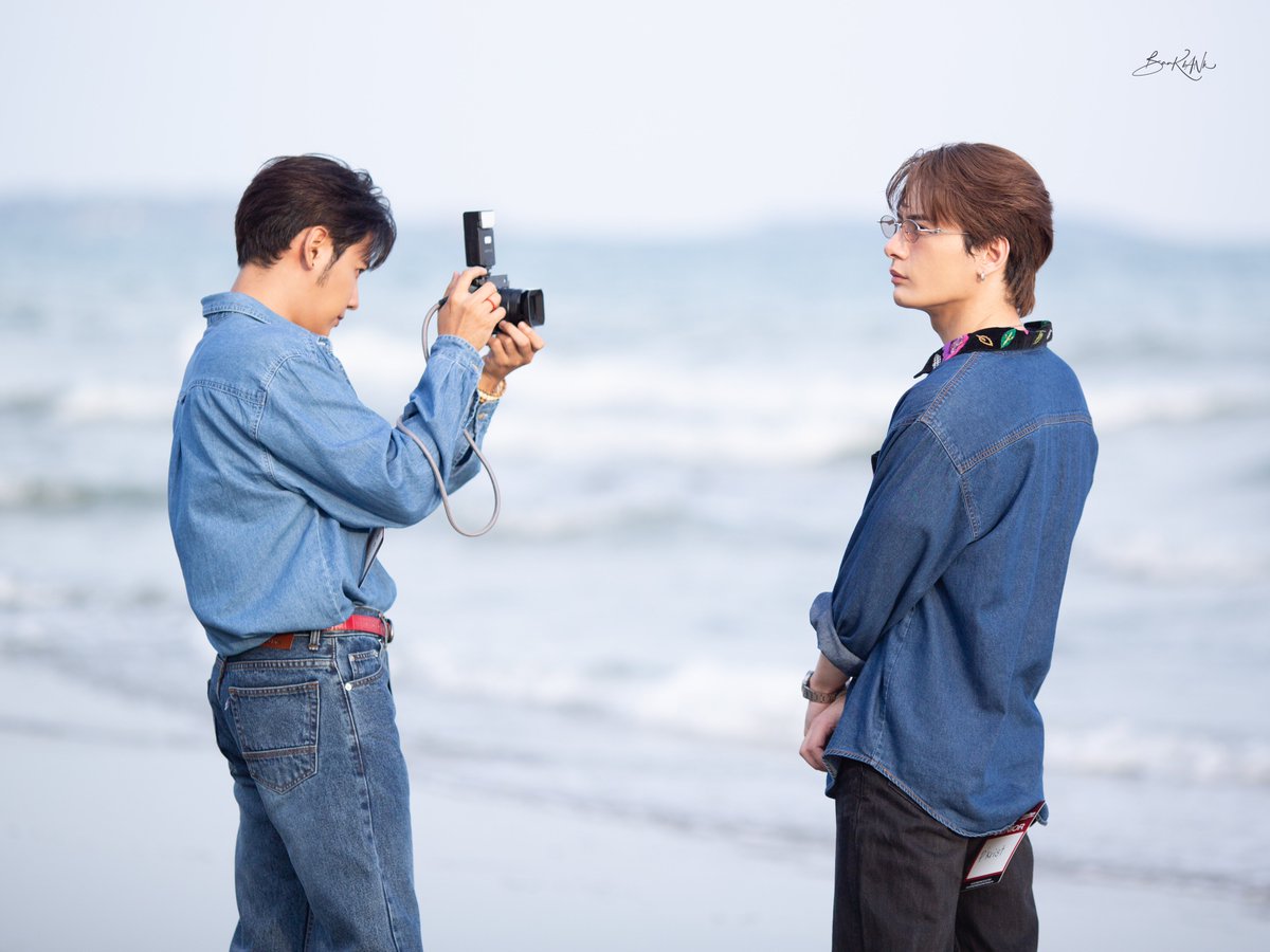 Bxxk__twt's tweet image. ก่อนเริ่มกิจกรรมช่วงเย็น
ช่างภาพ และ นายแบบของเขา

KRISTSINGTO X GARNIER MEN D1 

#GarnierMenSotusTripxKristSingtoD1
@stjinx_maya #SingtoPrachaya
@kristtps #KristPerawat
#คริสสิงโต