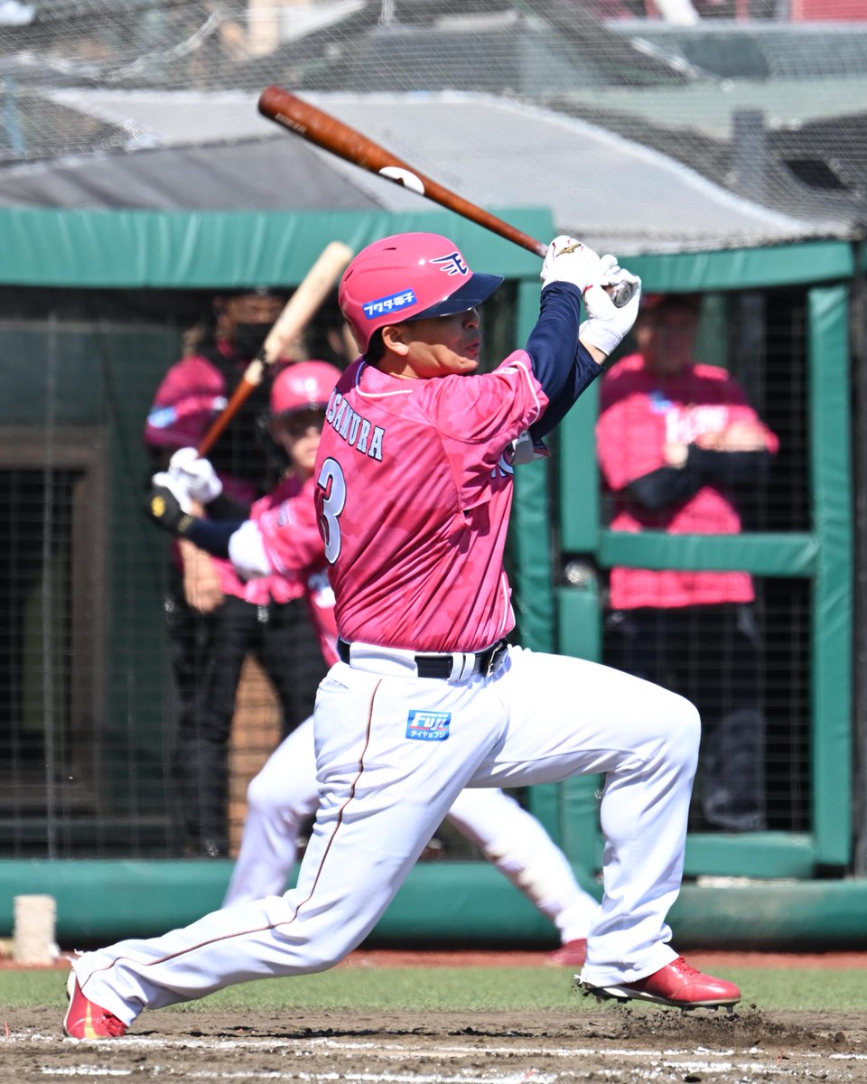 プロ野球楽天対西武】25日、1回に2点打を放つ浅村栄斗選手。（撮影
