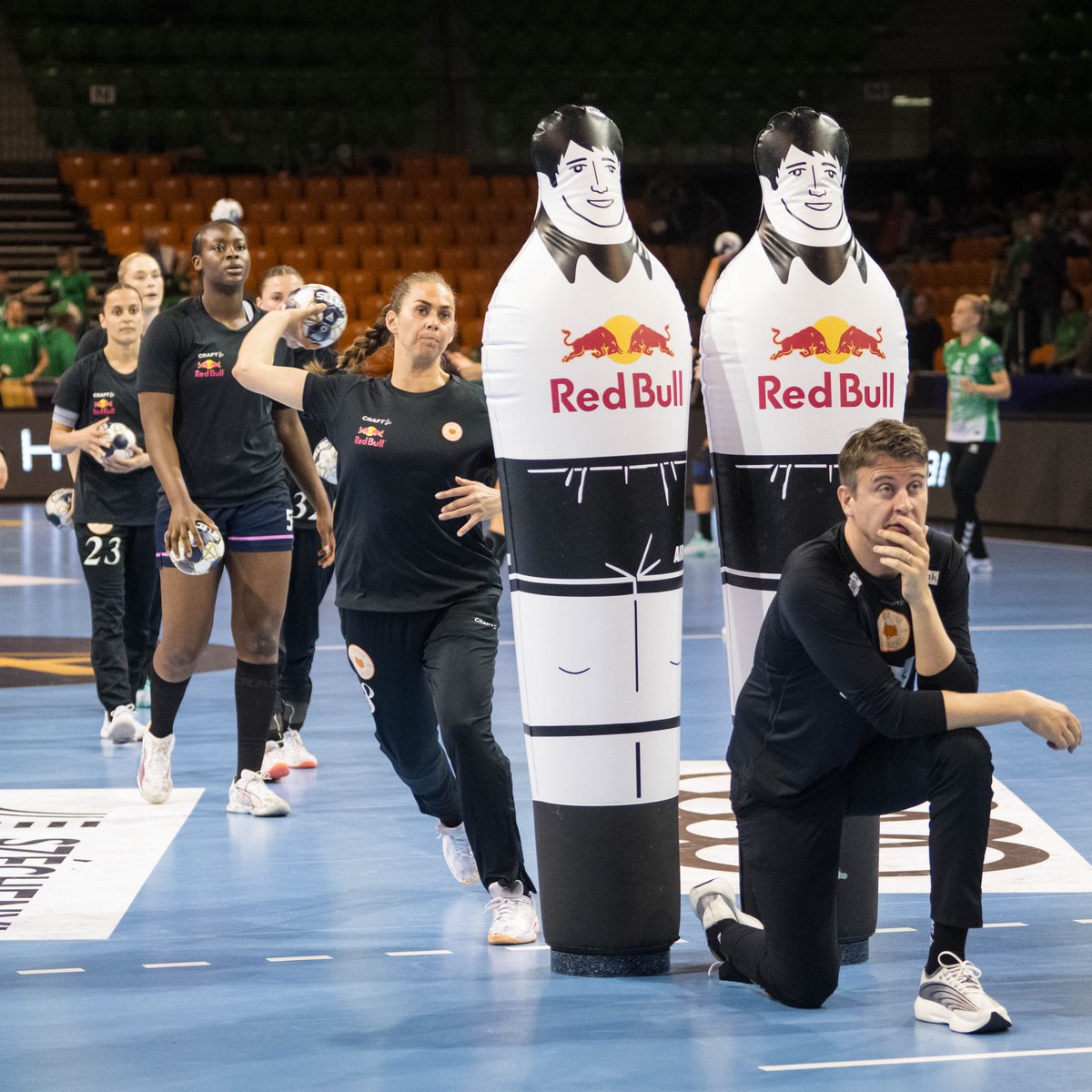 ehfcl's tweet image. Road to the 𝗘𝗛𝗙 𝗙𝗜𝗡𝗔𝗟𝟰 is ON 🚀 

On the menu today 🧑‍🍳 

🇭🇺 Győri Audi ETO KC 🆚 Odense Håndbold 🇩🇰

Quarter-Final | 2nd Leg | 16:00 CET ⏰

📺Watch live on ehftv.com

#ehfcl #clw #handball