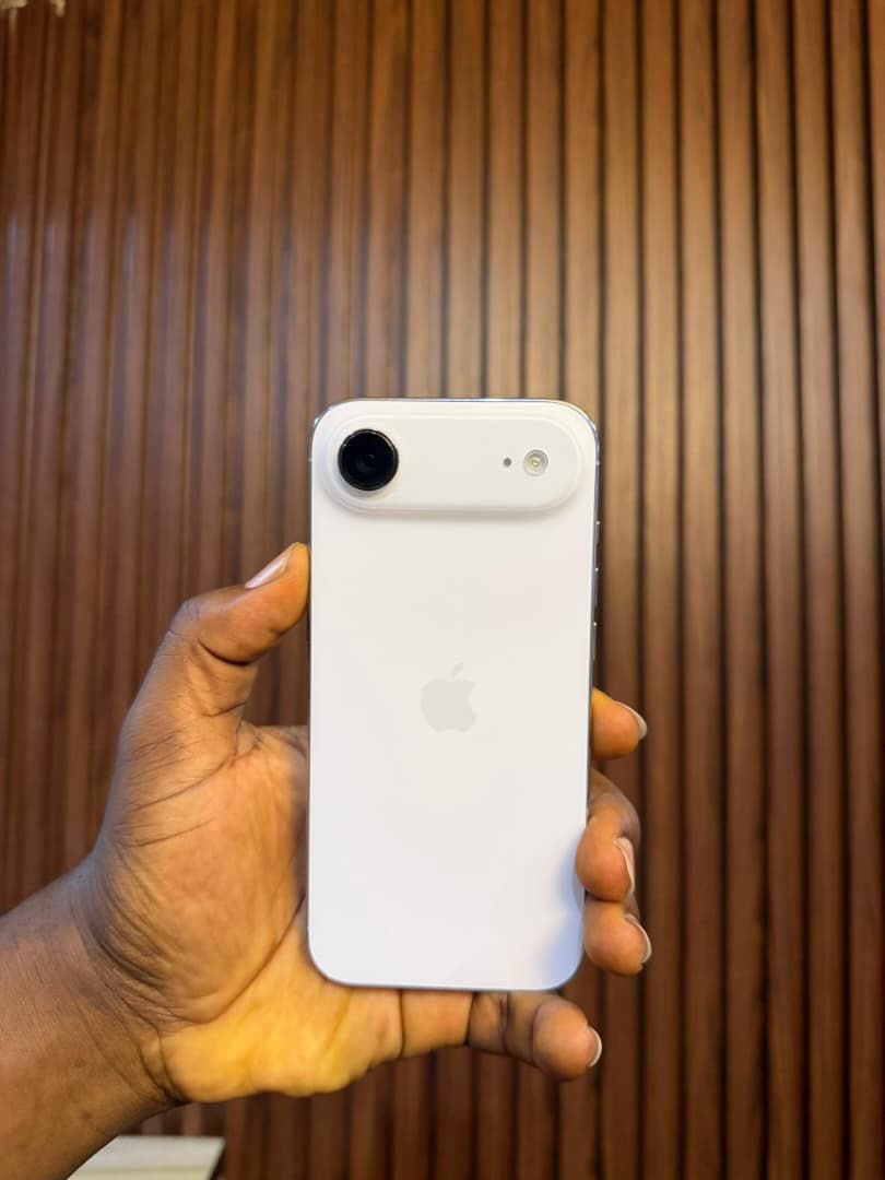 enochforever's tweet photo. Good deal on iPhone Air 256gb 100bh_ 120cc  1.250M only ‼️‼️ https://t.co/wyD5il0PK2