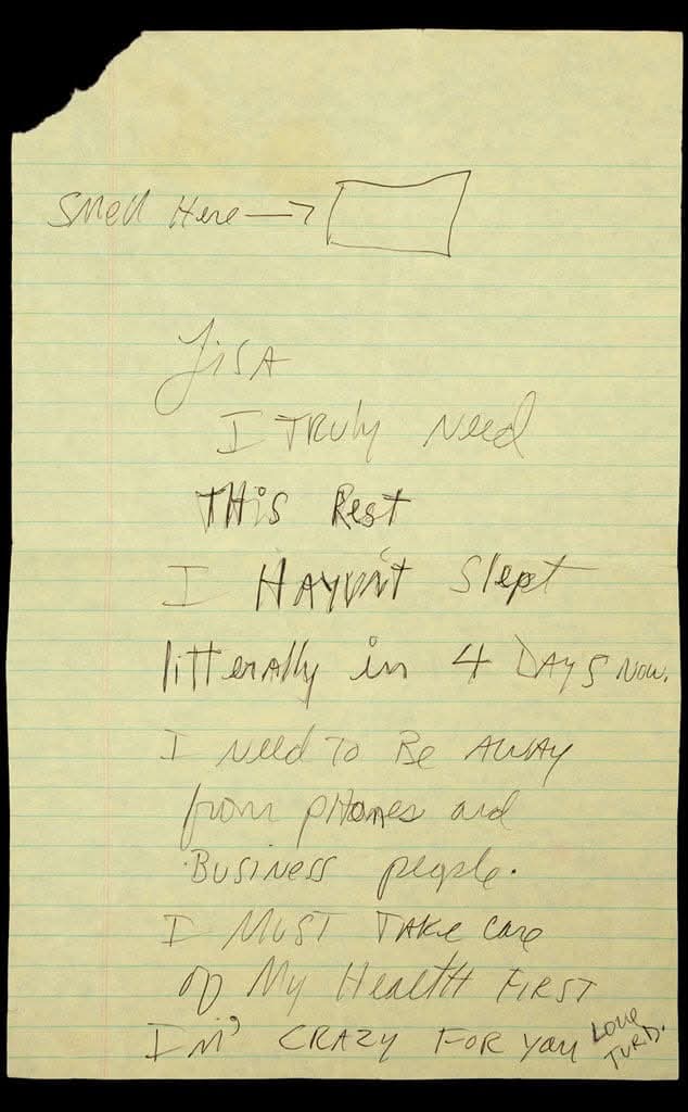"Eu realmente preciso deste descanso", diz ele na carta escrita à mão, "Eu não dormi em literalmente 4 dias e preciso ficar longe de telefones e pessoas dos negócios. Eu preciso cuidar da minha saúde antes. Sou louco por você".

Carta de MJ para Lisa Presley 

#MichaelJackson