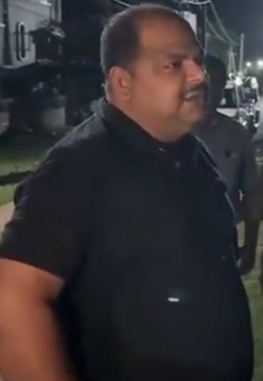 aanamikaray's tweet image. I didn't forget his face nor I lost this photo.

West Bengal Police Employee. One day his file will be opened &amp;amp; justice will be served.

Unfit to be a Police

Bengal Election 2026

#ipac #tmc #kolkata