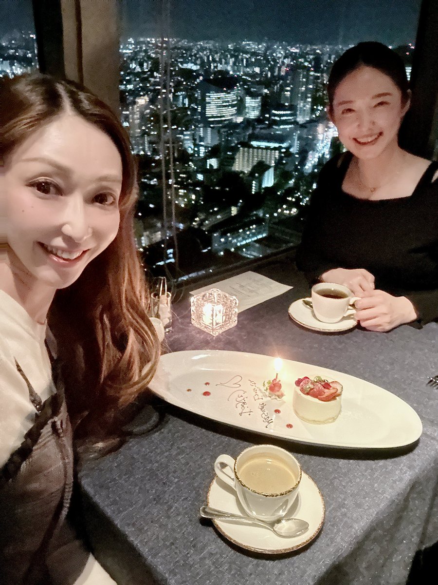 ayako_inada's tweet photo. お誕生日おめでとう🎂✨

出逢って１４年目。
今年もお祝い出来た事が嬉しいです♡

#お友達
#birthdaydinner
#birthdayparty
#お誕生日おめでとう https://t.co/nCLAczBFa6