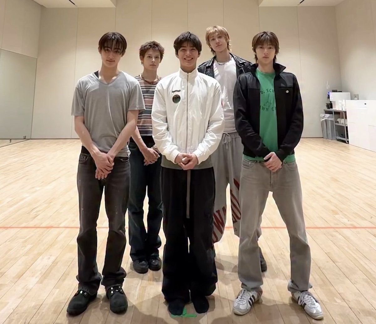 ยิ้มแฉ่งอยู่คนเดียวอีกล่ะ5555 คีพคูลคือไร👶🏻🐶🐶

#KEONHO #건호 #CORTIS #코르티스