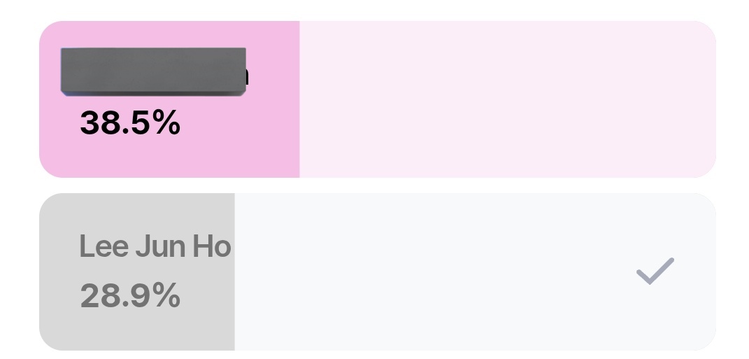 Always next to LEE JUNHO 💛 tweet media