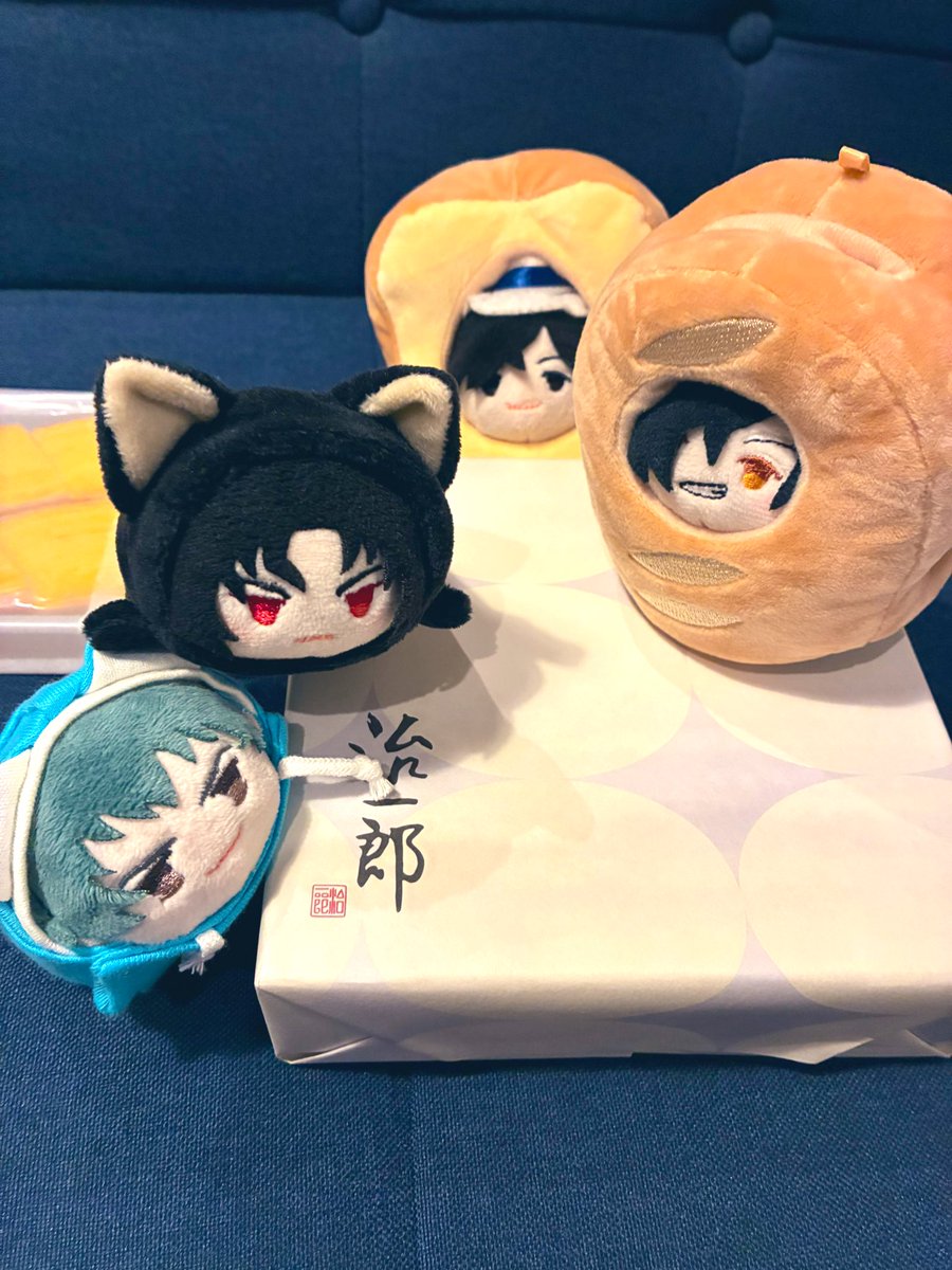 ぢいちろ、みんなでわけてね　あっそっちはニンゲンの…こっちがいい？そんなぁ