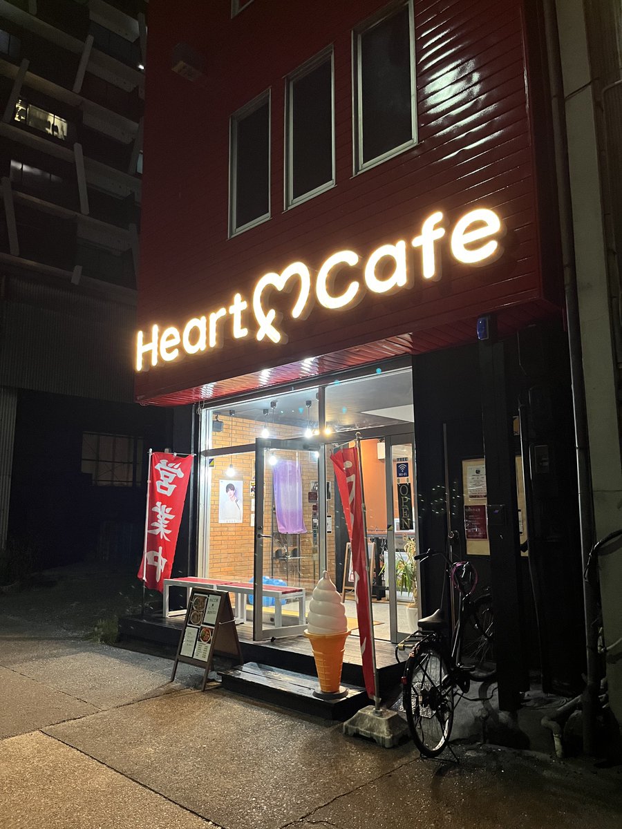 oinagoya's tweet photo. ハートボックスの濃厚節粉ラーメンを食べに、名古屋においでよ。

極太麺の存在感がすごい、たこ焼き入のラーメンだよ～🍜 https://t.co/11cb6pkdyu