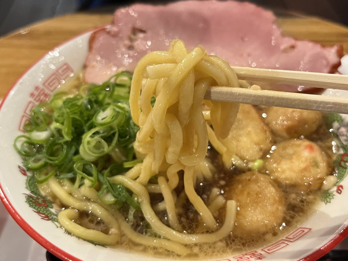 oinagoya's tweet photo. ハートボックスの濃厚節粉ラーメンを食べに、名古屋においでよ。

極太麺の存在感がすごい、たこ焼き入のラーメンだよ～🍜 https://t.co/11cb6pkdyu