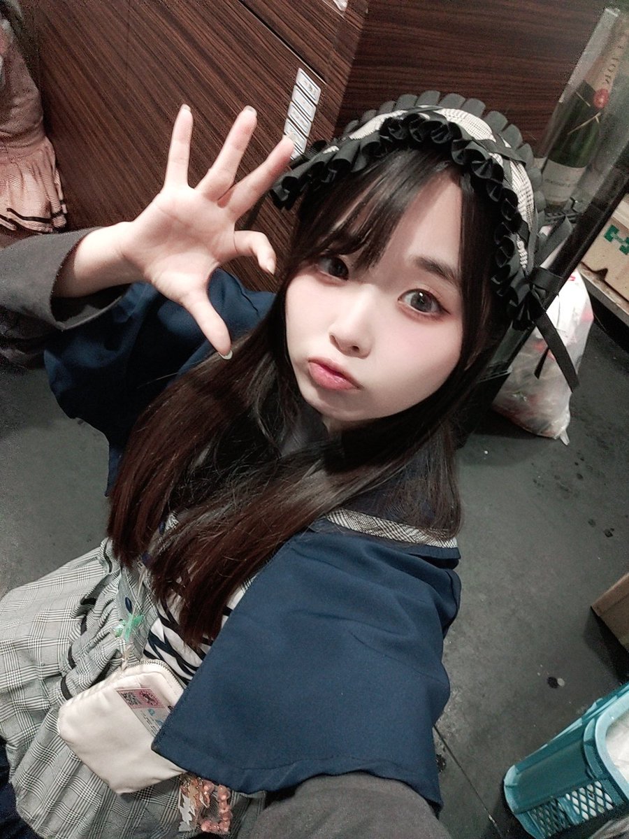 ログインしてます！
あいしゃさん、ろりさんとご一緒させて頂きます！
もうすぐ入店から1年近くになることに驚いてます…！！
これからも頑張るぞ💪
5時までお待ちしております🙇‍♀️
#アニソンバー　#コンカフェ