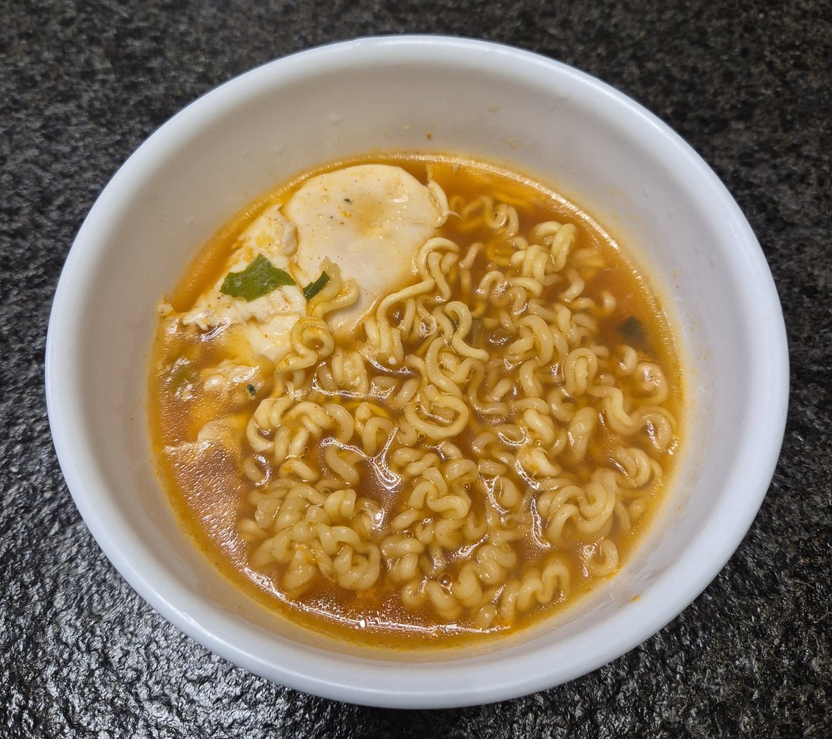 왜요 제가 이 시간에 라면 먹는 사람 같으세요?