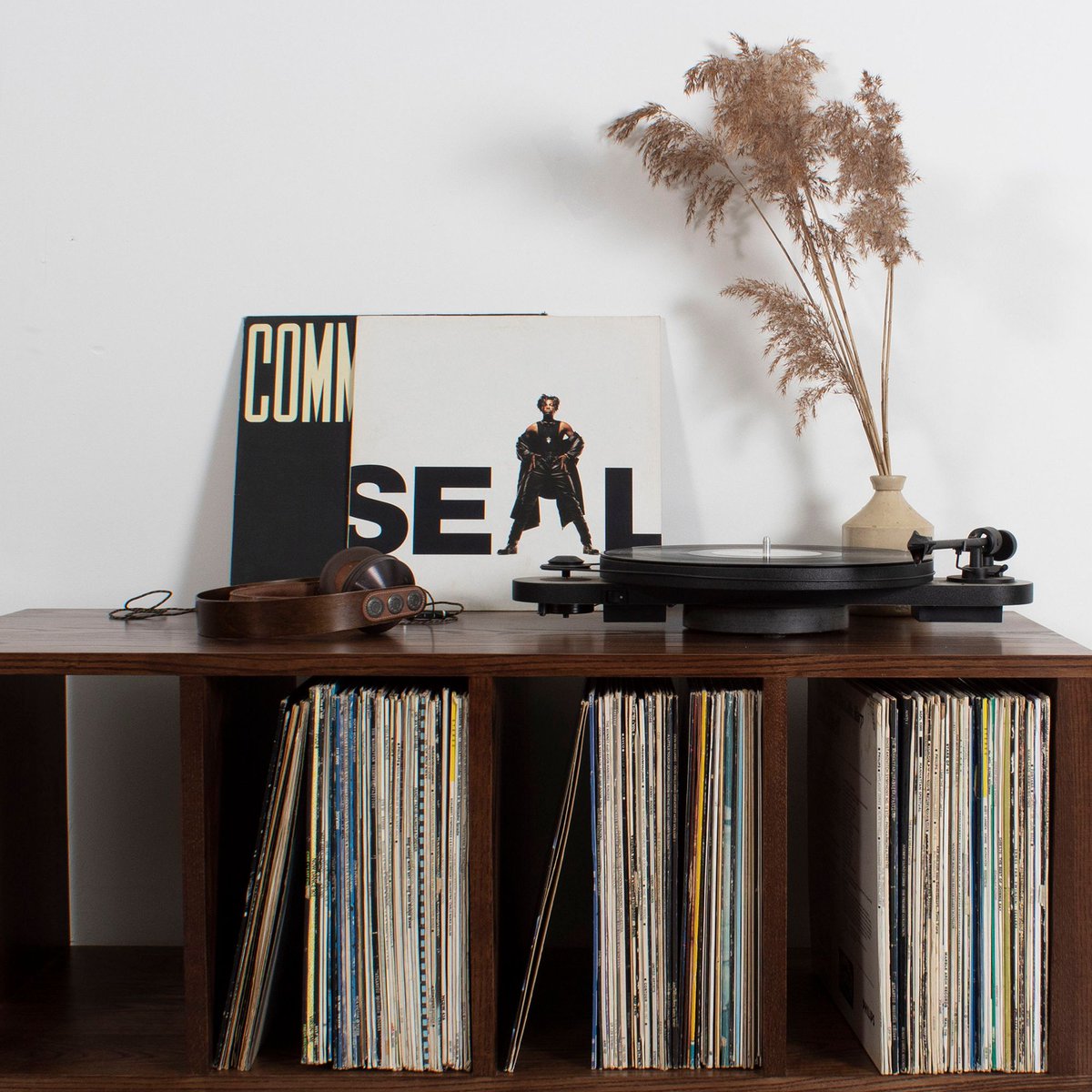 urbaneditionsuk's tweet image. Made from solid hardwoods, this dark stained Ash timber created a stunning forever piece of furniture
buff.ly/ozBFNd1 
#furnituredesign #minimalism #custommade #midcenturymodern #craftsmanship #interiorlovers #designlovers