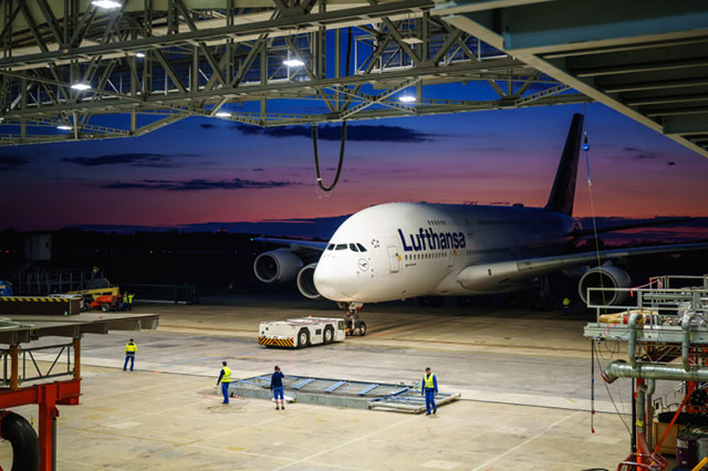 A380 組立式 LED付 内部可視 ルフトハンザ 空港マット付 1/160
