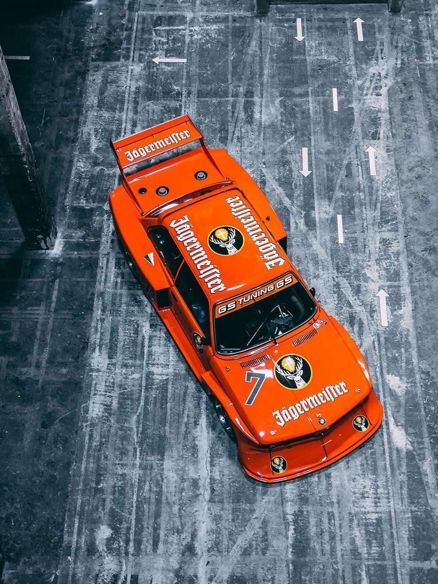 Retromania4ever's tweet image. 🇩🇪 1977 #BMW 320 Gr.5  adorned with the #iconic orange livery of the #German herbal liqueur brand #Jägermeister developed for the DRM (German Racing Championship).
It was equipped with a highly tuned, turbocharged 2-liter producing 450 hp.