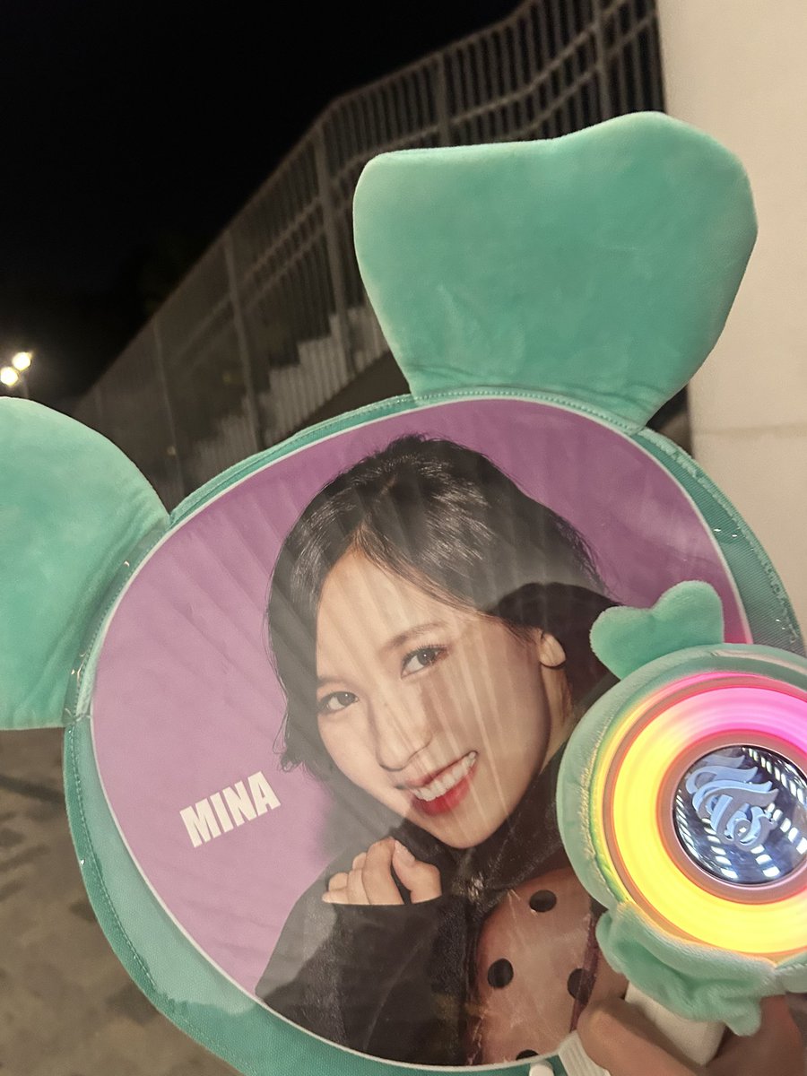 えす tweet media