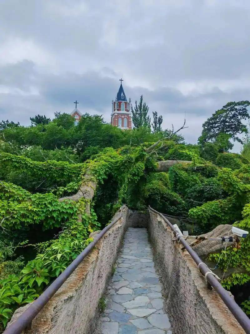 GrenouilleB1's tweet image. Sunrise hike to [Mountain Name] + post-hike brunch with berry pancakes  Perfect start to the weekend! #Wanderlust #OutdoorAdventures