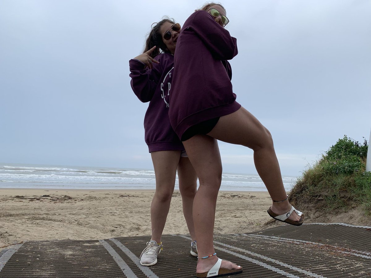 ddeessiirreeell's tweet image. I’m gonna be RUNNING to my girl #bestfriend #childhoodbestie #imysm #itnevergetseasier 💔💔💔🤍🤍🤍