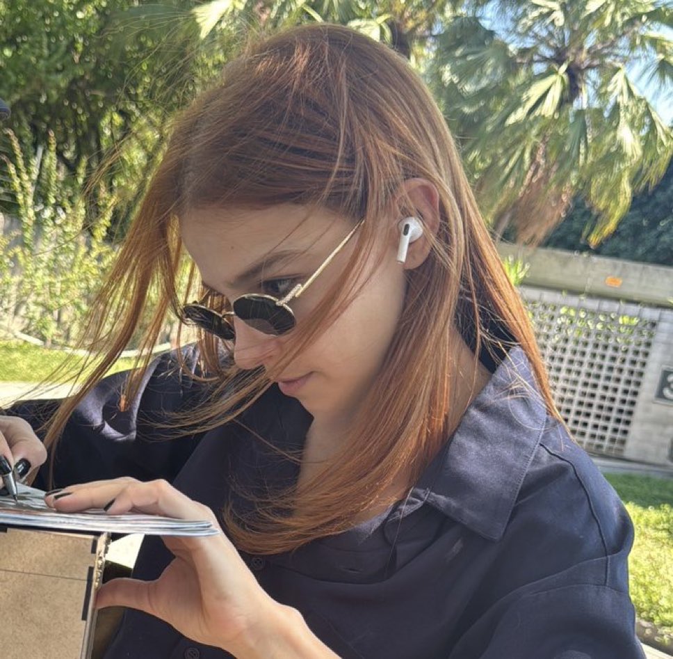 vive de fone queria saber a playlist dela .