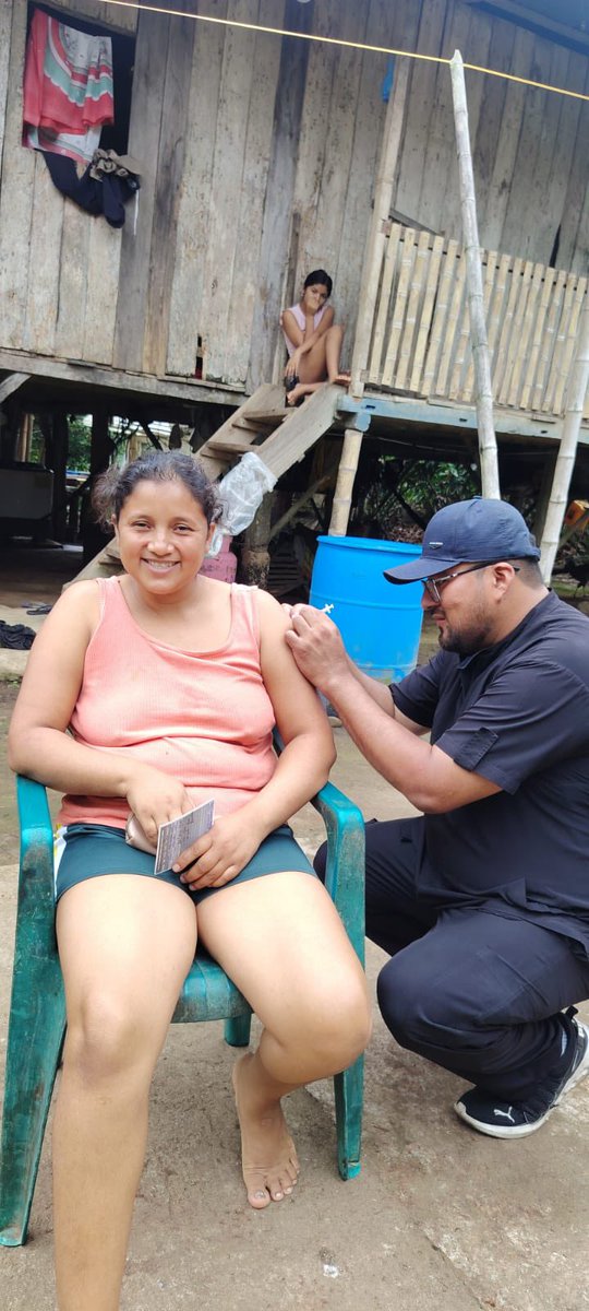 Salud_Guayas's tweet photo. #MSPEnTerritorio | El equipo del CS La Guayas continúa trabajando por la salud de la comunidad 🏥💉.

Realizamos jornada de vacunación casa a casa en el recinto San Jacinto, acercando nuestros servicios y protegiendo a niños, jóvenes y adultos contra enfermedades prevenibles. https://t.co/v1rz7oSKy8