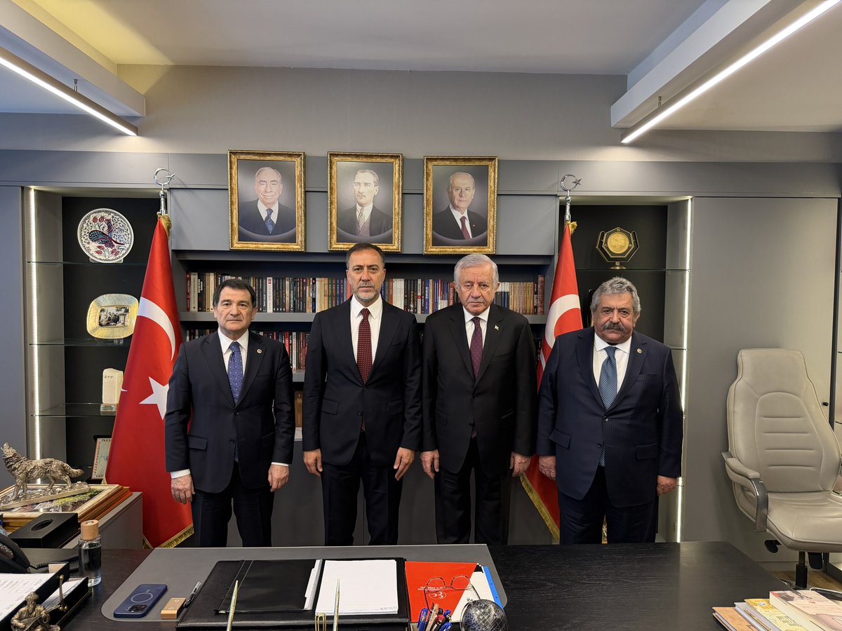 _MHPistanbul_'s tweet photo. TBMM Başkanvekilimiz İstanbul Milletvekilimiz Sn. Celal ADAN, Genel Başkan Yardımcılarımız İstanbul Milletvekillerimiz Sn. Feti YILDIZ ve Sn. İsmail Faruk AKSU, 
MYK Üyelerimiz Sn. Hayati Arkaz, Sn. Osman GÜR ve Sn. Yavuz TELLİOĞLU, 
İl Başkanımız Sn. Volkan YILMAZ ve Yönetim Kurulu'nu tebrik kapsamında ziyaret ettiler. 

Sn. Celal ADAN, Sn. Feti YILDIZ, Sn. İsmail Faruk AKSU ve Sn. Volkan YILMAZ, İstanbul ve Türkiye gündemine dair açıklamalarda bulundular.