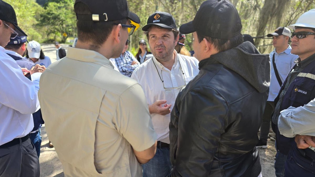 #VIAS | El Invías realizó una visita técnica a la vía Curos - Málaga para verificar los avances en este corredor y evidenciaron que ya se han pavimentado 80 kilómetros de los 120 del tramo. Además, se confirmó que se proyecta una inversión superior a $70 mil millones en 2026.