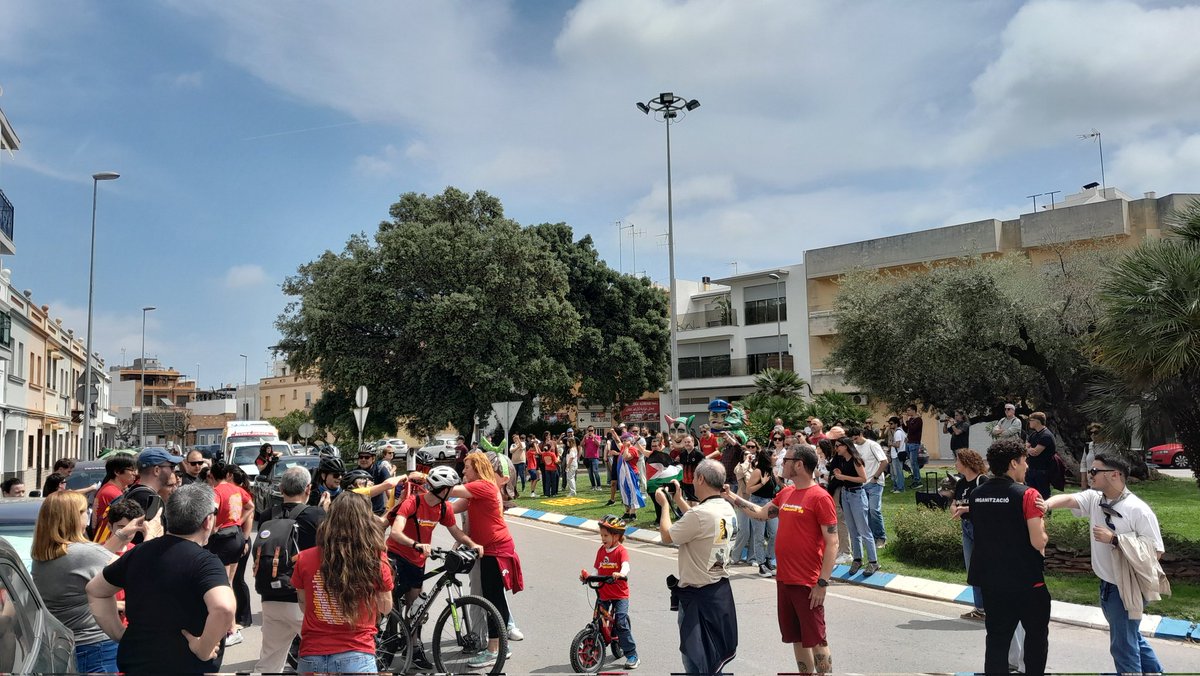 cpnules's tweet photo. 🔥 Quin goig el pas de la Flama del Correllengua per #Nules!

De Salses a Guardamar i de Fraga a Maó, tot un poble mobilitzat per la seua llengua.

Moltes gràcies per formar part d'este esdeveniment històric. Continuem! https://t.co/x9NoaYct3i