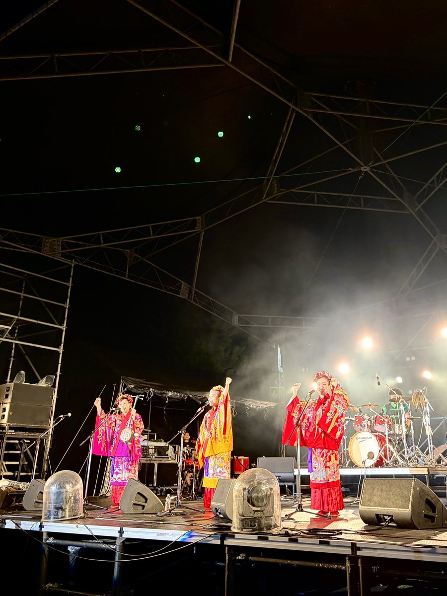 borababon's tweet photo. このライブのため初めて国頭村に足を踏み入れました☺️最初のトラブルがむしろ良い感じに盛り上がって、最高な雰囲気の中でライブを味わえました！みんな笑顔やったものね！！一体感すごかったなあ......本当にありがとうございました🙌 https://t.co/8Kmpgt0M24